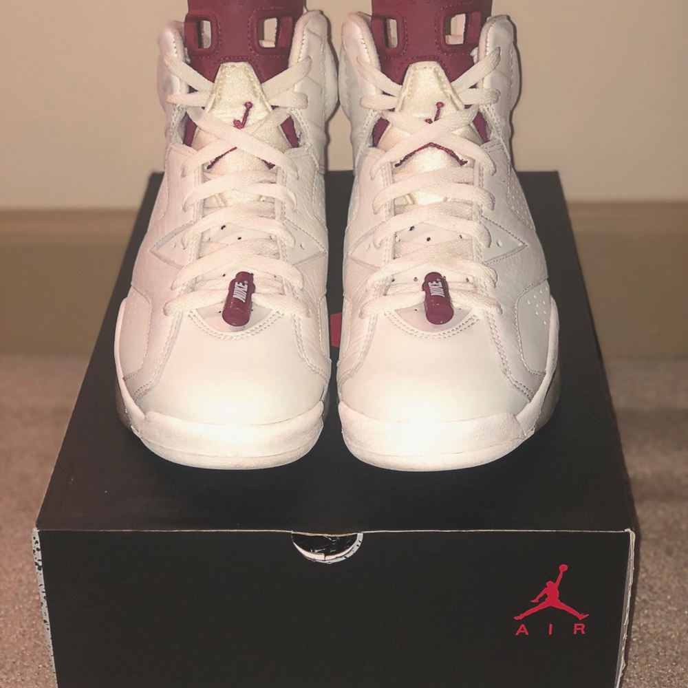 Air Jordan 6 Maroon size 8.5 ( 2015)